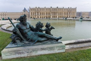 1280px-Versailles-Chateau-Jardins